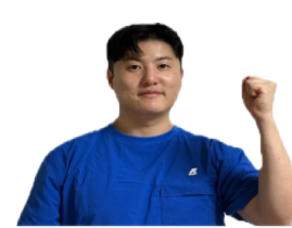 파란 작업복을 입고 응원 포즈를 취한 클린업홈케어 작업자